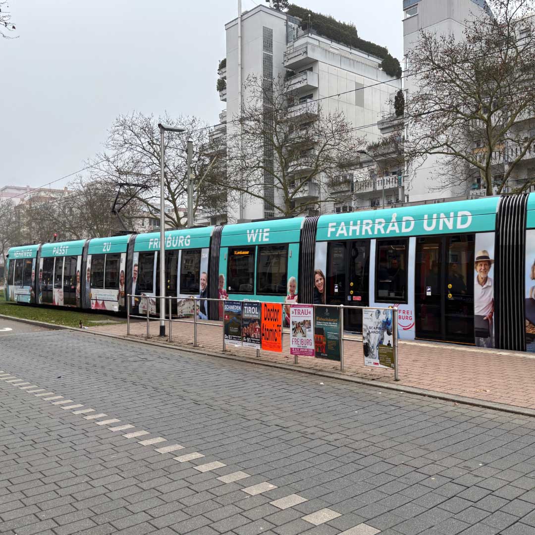 Susanne Schulz mit Jubiläumstorte