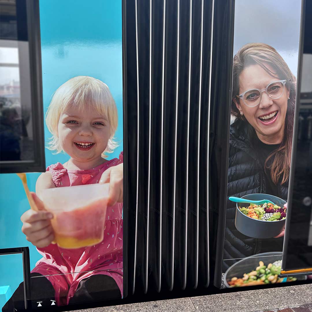 Susanne Schulz mit Jubiläumstorte