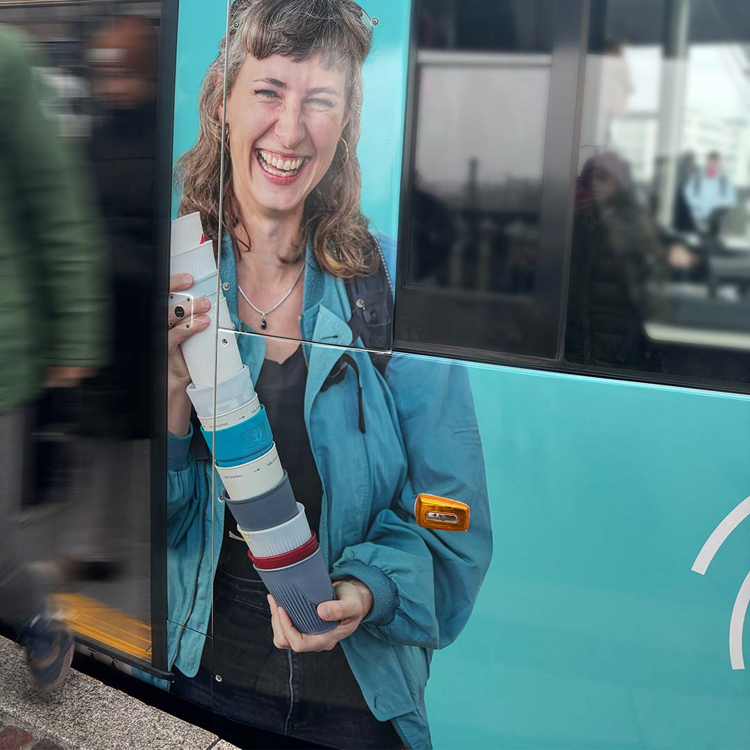 Susanne Schulz mit Jubiläumstorte